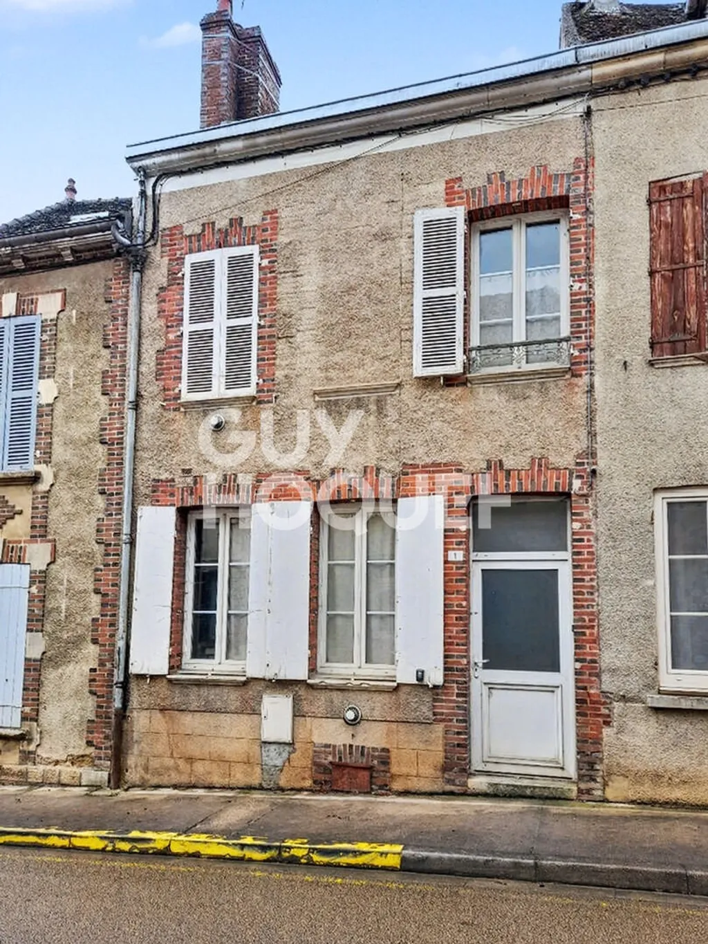 maison à LIGNY LE CHATEL — photo 1 sur 7